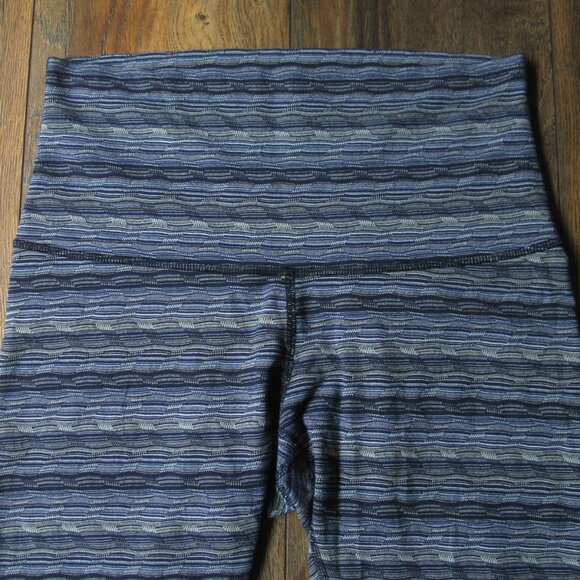 Lululemon High Rise Wunder Under Crop size 8 *EUC - Picture 4 of 12